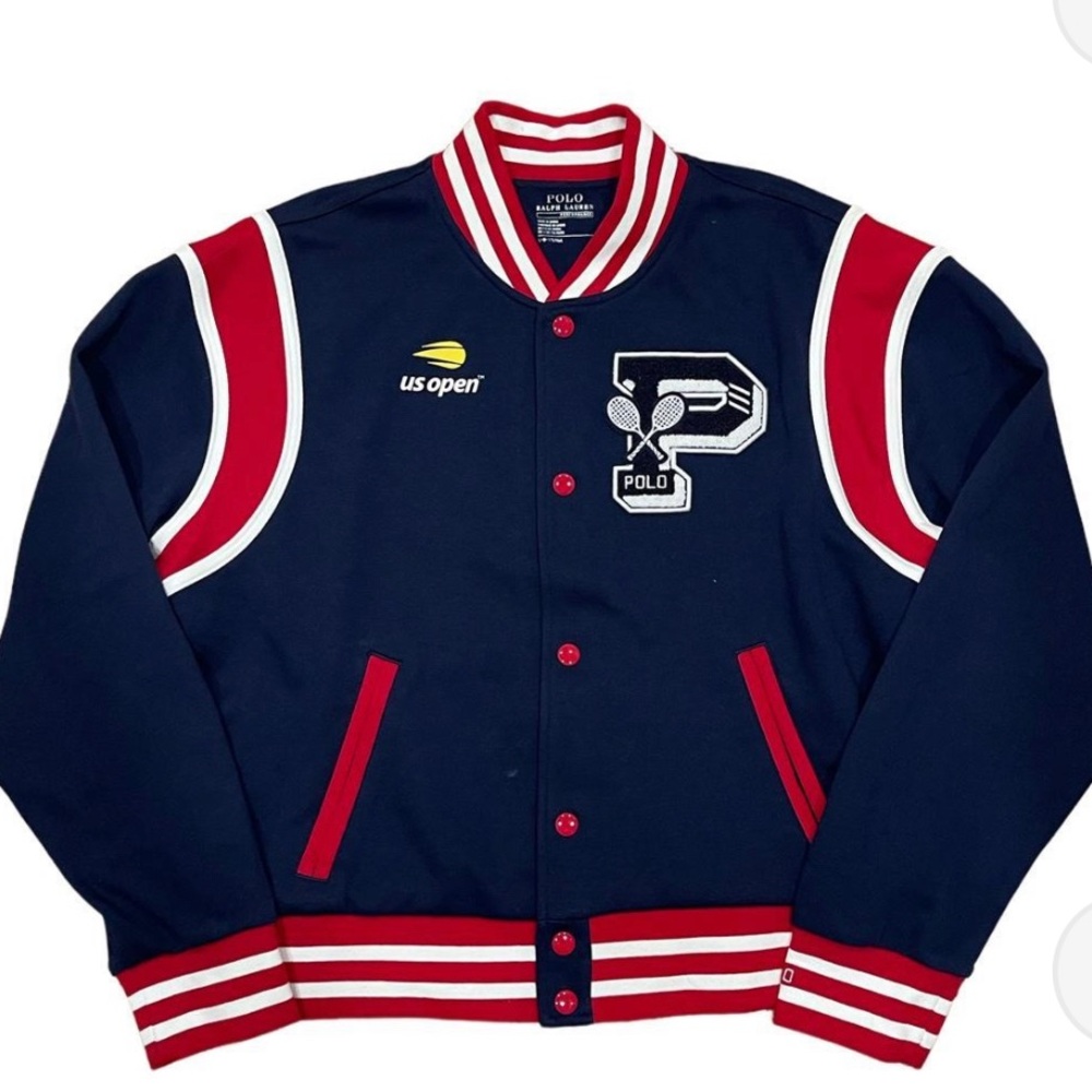 not sure if it’s a kids large or women’s large ❌❌SOLD❌❌